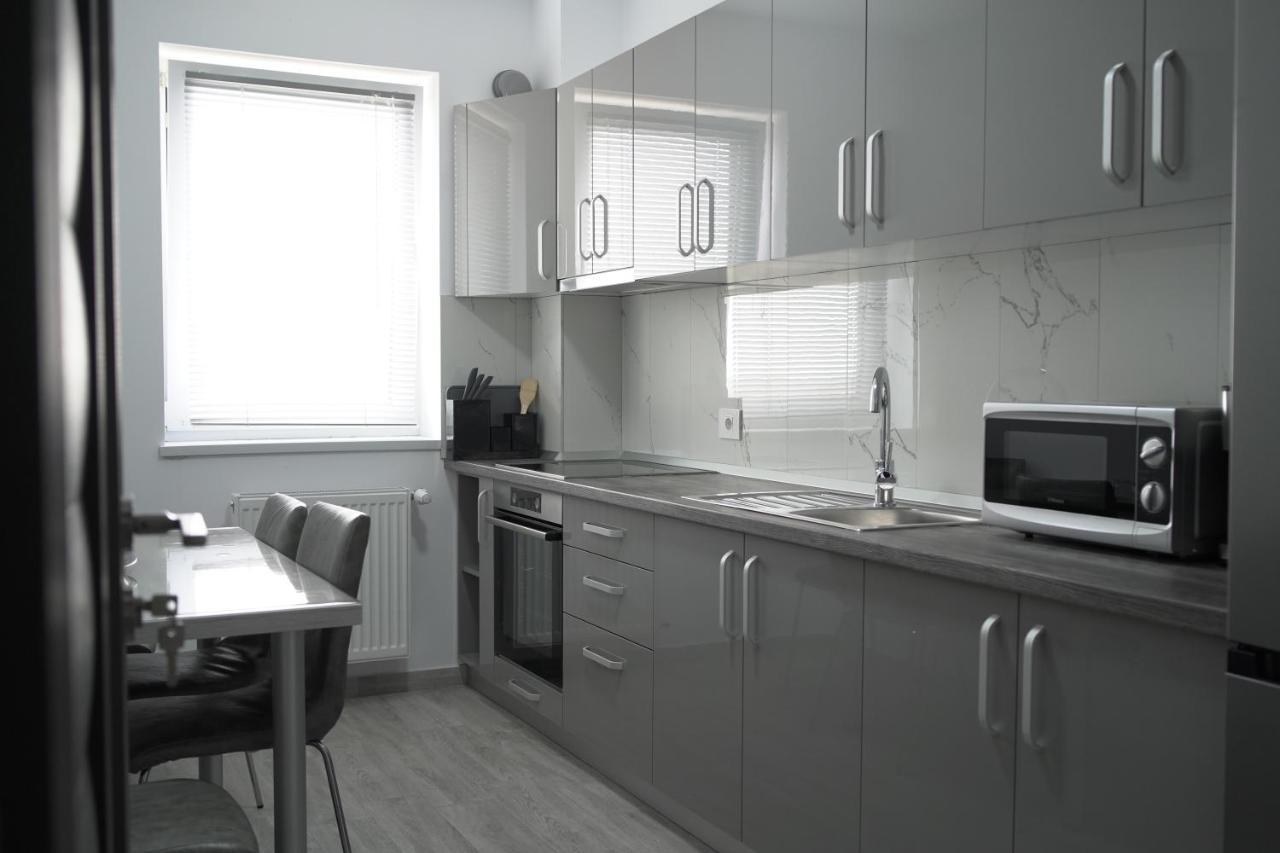 Peace House Apartment Oradea Bagian luar foto